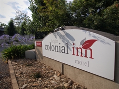 Colonial Inn sign